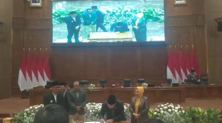 DPRD Bojonegoro Gelar Paripurna, Fokus Bahas Raperda dan Rekomendasi LKPJ 2025