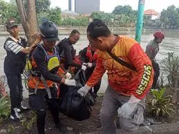 Pria Ditemukan Meninggal di Sungai Jagir Surabaya, Diduga Tenggelam