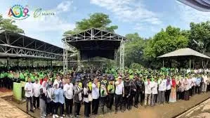 Suku Dinas pertamanan dan hutan kotaJakarta Barat Berangkatkan Tim Beringas Football untuk Laga Persahabatan Melawan Seskoad TNI di Bandung